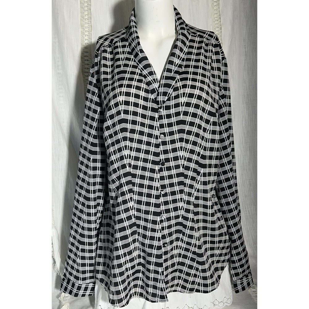 Tahari Woman Black & White Printed Blouse – Size XL